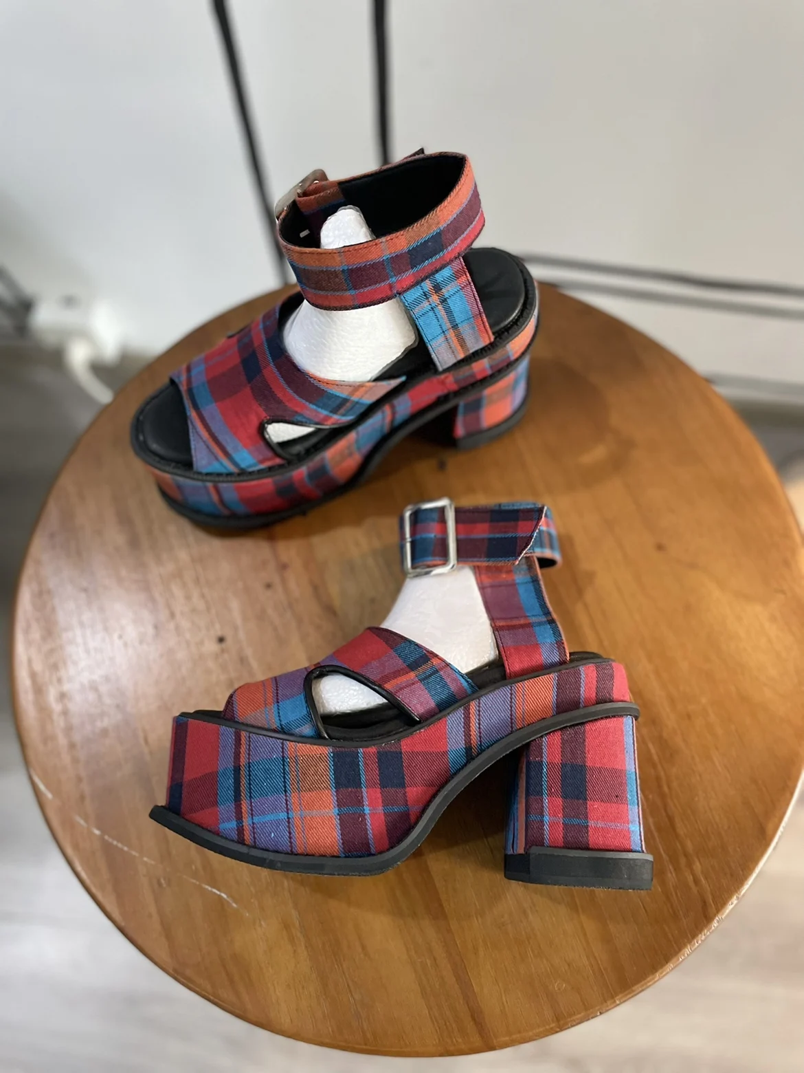 Platform Plaid Buckle Strap Sa - Women Fashion Show 评论和价格